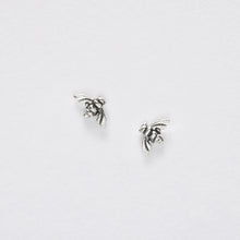 Carica l&#39;immagine nel visualizzatore di Gallery, Boxed Bee Lucky Earring Card Earrings Crumble and Core   
