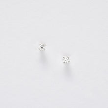 Carica l&#39;immagine nel visualizzatore di Gallery, Good Luck Earring Card Earrings Crumble and Core   
