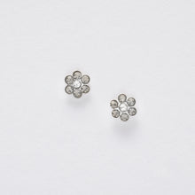 Carica l&#39;immagine nel visualizzatore di Gallery, Boxed Forget Me Not Earring Card Earrings Crumble and Core   
