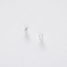 Carica l&#39;immagine nel visualizzatore di Gallery, Boxed Mouse Birthday Earring Card Earrings Crumble and Core   
