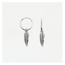 Carica l&#39;immagine nel visualizzatore di Gallery, Feather Huggie Hoop Silver Earrings  Crumble and Core   
