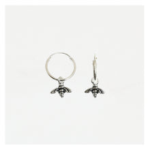 Carica l&#39;immagine nel visualizzatore di Gallery, Boxed Bee Hoop Earring Card Earrings Crumble and Core   
