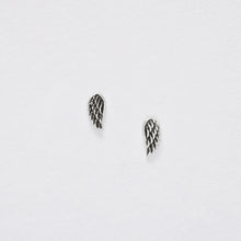 Carica l&#39;immagine nel visualizzatore di Gallery, Boxed To My Angel Wings Earring Card Earrings Crumble and Core   
