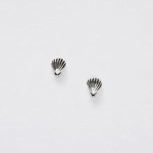 Carica l&#39;immagine nel visualizzatore di Gallery, Boxed Beach Baby Earring Card Earrings Crumble and Core   
