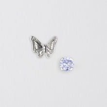 Carica l&#39;immagine nel visualizzatore di Gallery, Boxed Butterflies Earring Card Earrings Crumble and Core   
